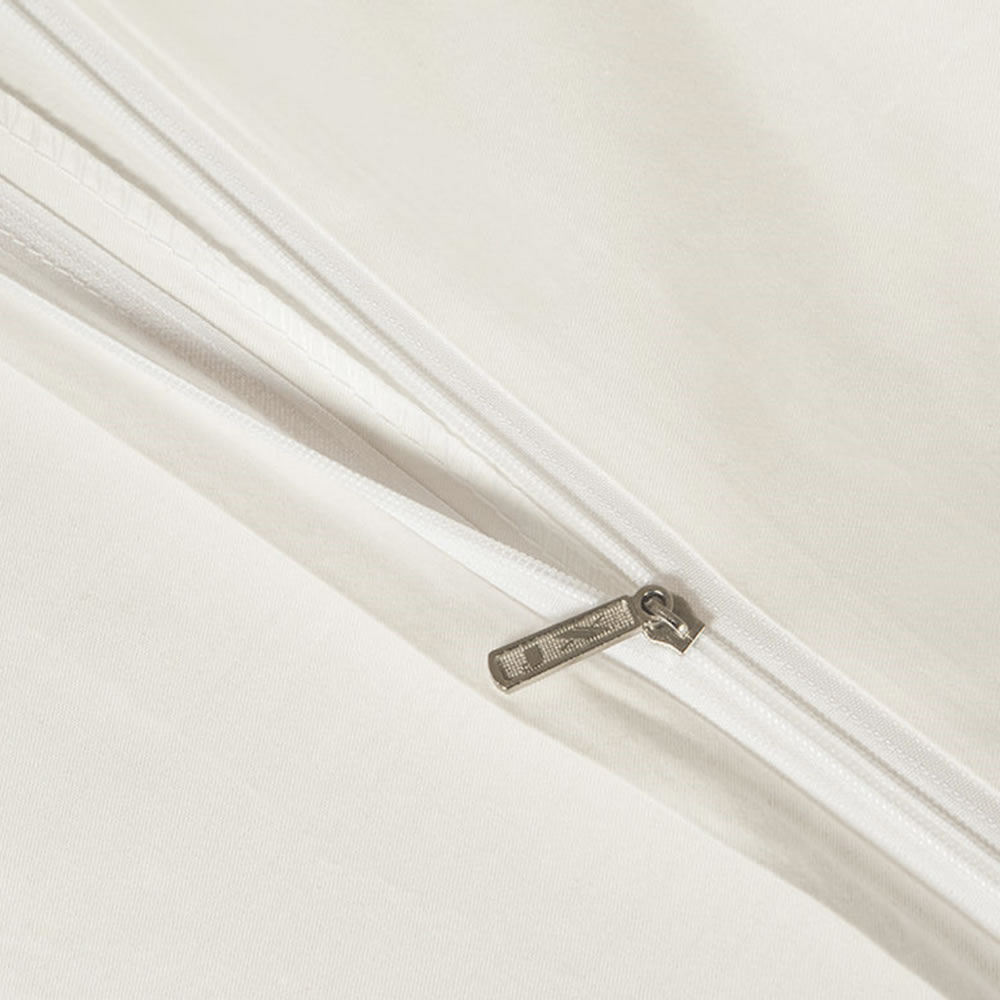 Royal Jacquard Luxury Bedding — pillow and duvet cover detail